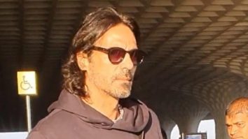 Sunkissed! Arjun Rampal waves at paps as he gets clicked at the airport