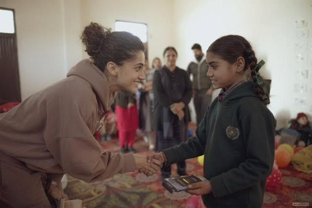 Taapsee Pannu empowers underprivileged girls with Nanhi Kali Foundation, gifts Amar Chitra Katha books, rackets, and educational materials : Bollywood News