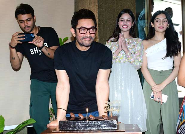 Aamir Khan celebrates 59th birthday with Laapataa Ladies team; says “Agar mujhe gift dena hai, toh iss film ki ek ticket le lijiye”