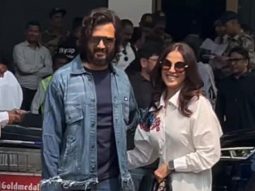 Genelia & Riteish Deshmukh pose for paps as they get clicked at the airport