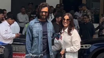 Genelia & Riteish Deshmukh pose for paps as they get clicked at the airport