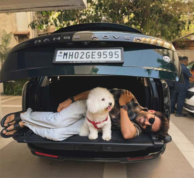Kartik Aaryan purchases a new swanky luxurious ride Range Rover SV worth Rs. 6 crore, shares new photo with pet dog Katori