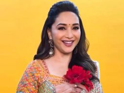 Chand ko chand ki kya zaroorat! Madhuri Dixit