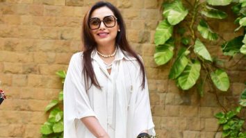 Paps sing Happy Birthday song as Rani Mukerji celebrates it cutting cake