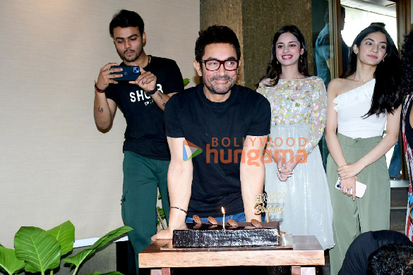 Photos: Aamir Khan cuts the cake with media on his birthday Photos: Aamir Khan cuts the cake with media on his birthday