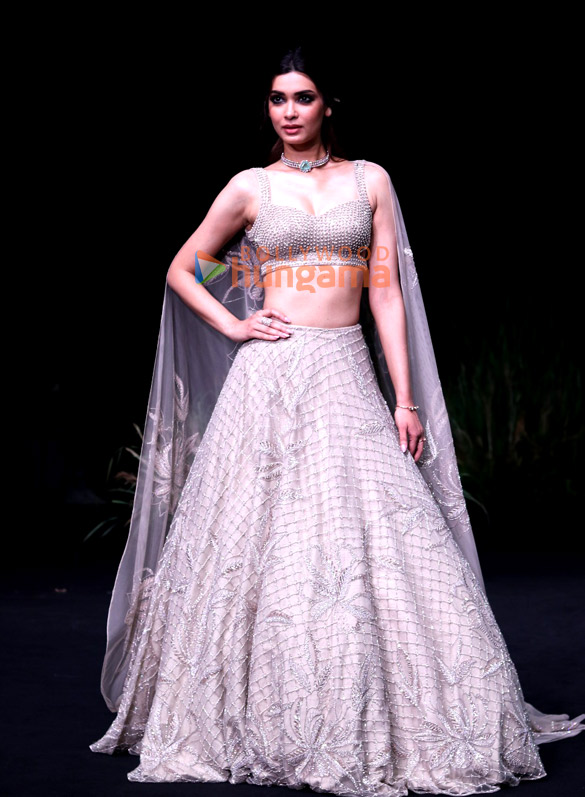 photos aditi rao hydari shehnaaz gill and abhimanyu dassani turn showstoppers for lakme fashion week 2024 1 3