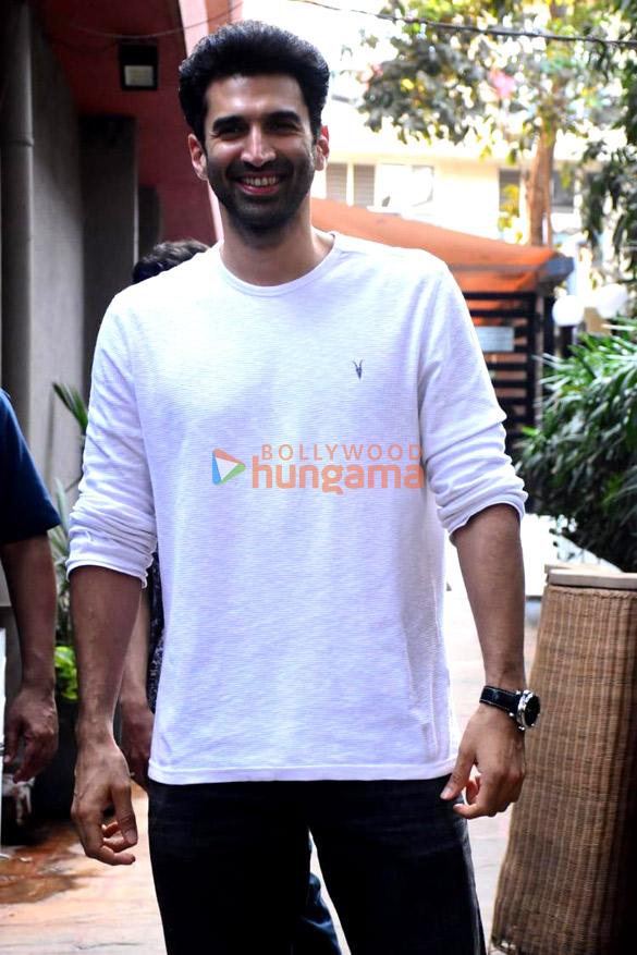 Photos: Aditya Roy Kapur snapped in Bandra Photos: Aditya Roy Kapur snapped in Bandra