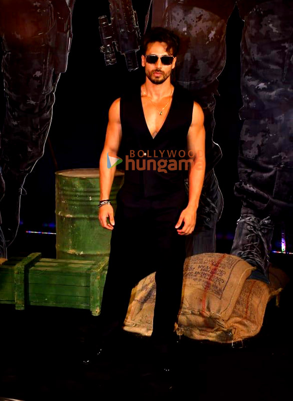 photos akshay kumar tiger shroff alaya f manushi chhillar and others snapped at the trailer launch of bade miyan chote miyan 15