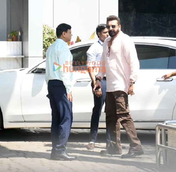 photos amitabh bachchan abhishek bachchan aishwarya rai bachchan and others snapped at kalina airport 1 3