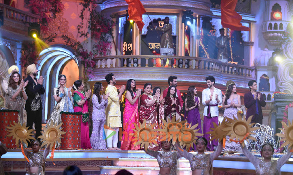 photos arjun bijlani arjit taneja sriti jha and others perform at the zee rishtey awards 8