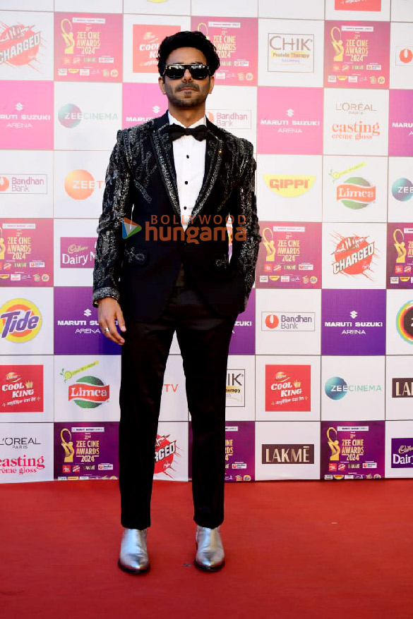 photos bobby deol sanjana sanghi randeep hooda and others snapped at zee cine awards 2024 7