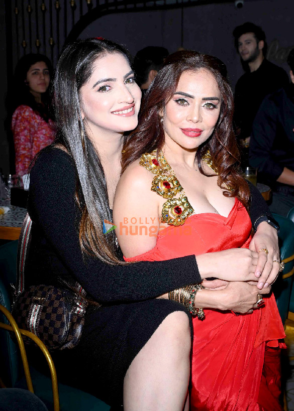 photos celebs attend the launch of nikita rawals new song kamariya 6