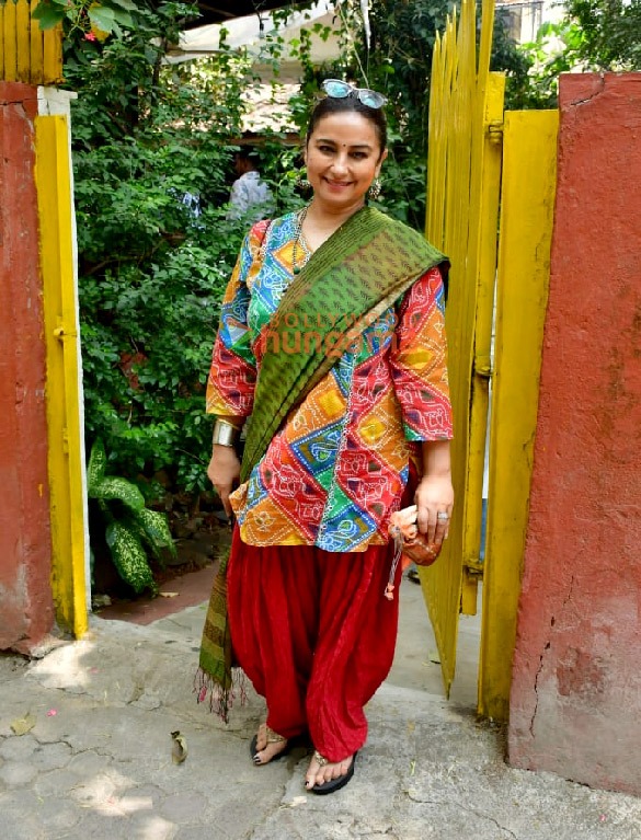 photos celebs grace shabana azmis holi 2024 bash 4