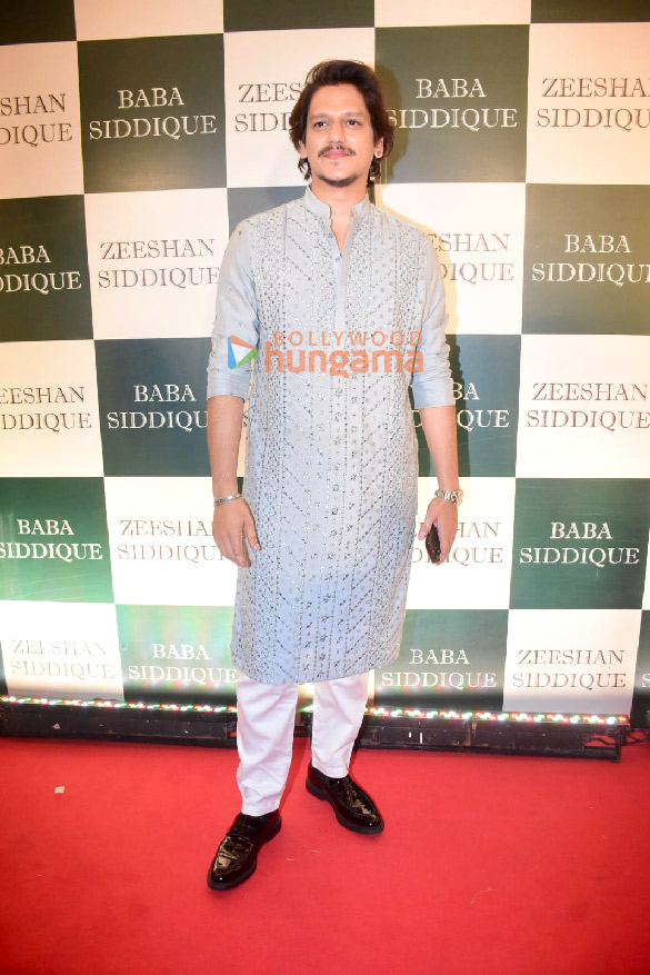 photos celebs snapped at baba siddiques iftar party 27