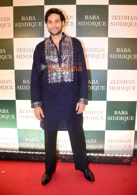 photos celebs snapped at baba siddiques iftar party 35