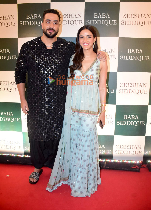 photos celebs snapped at baba siddiques iftar party 36