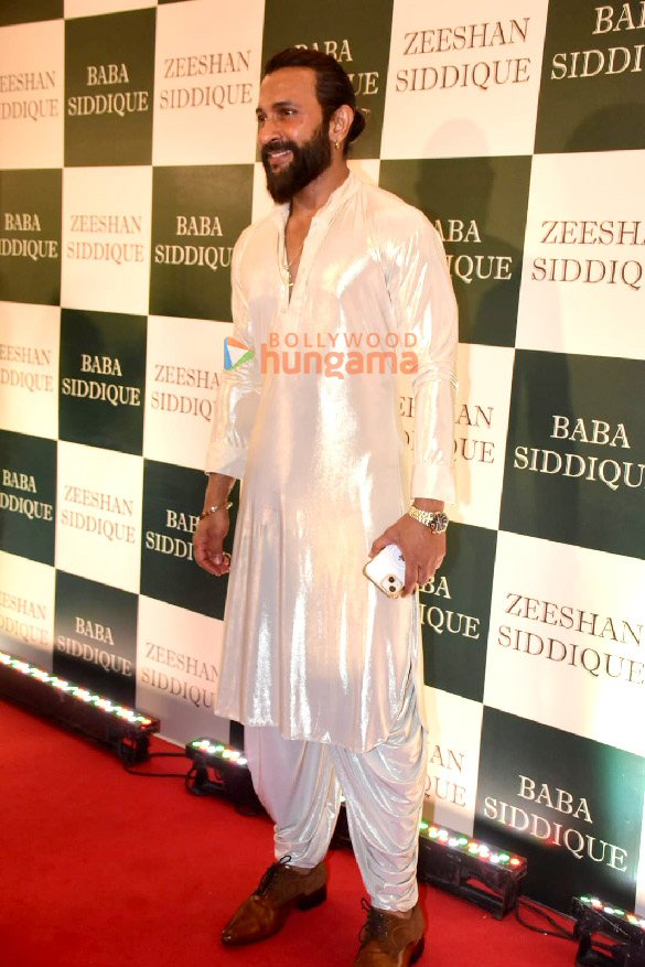 photos celebs snapped at baba siddiques iftar party 7