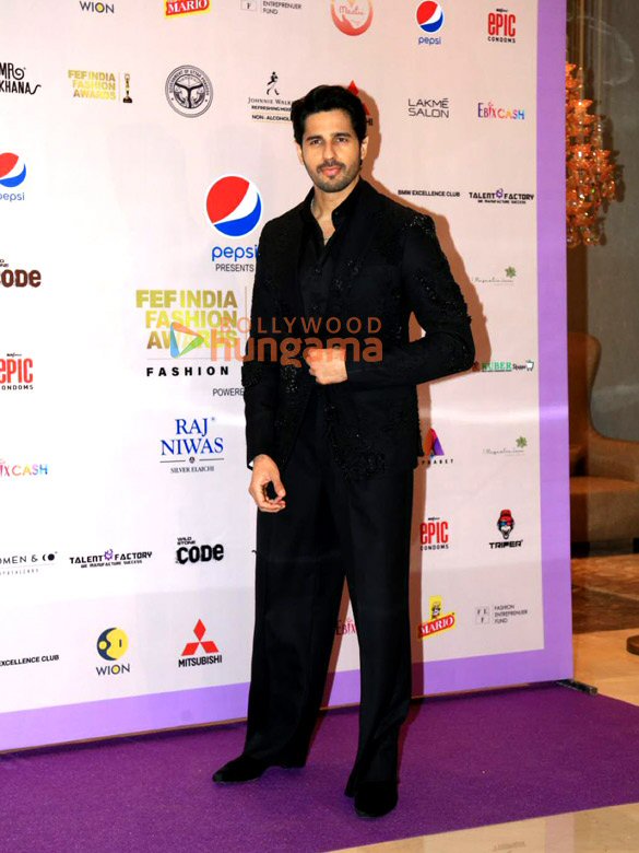 photos disha patani sidharth malhotra sara ali khan and others snapped at fef india fashion awards 8