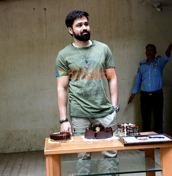 photos emraan hashmi celebrates his birthday with the paparazzi 4
