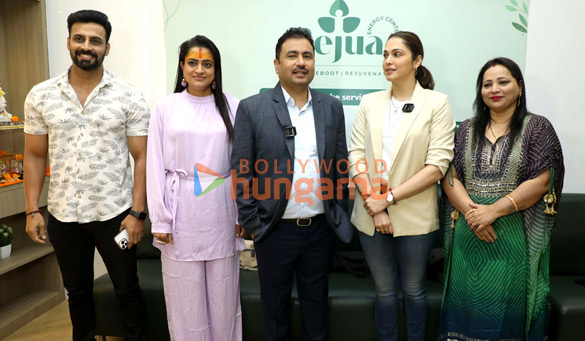 Photos: Isha Koppikar donates blood at Dr. Santosh Pandey’s Blood Donation Camp Photos: Isha Koppikar donates blood at Dr. Santosh Pandey’s Blood Donation Camp