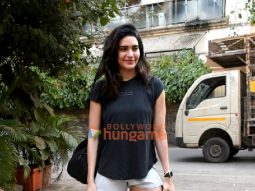 Photos: Karishma Tanna snapped outside the gym in Bandra