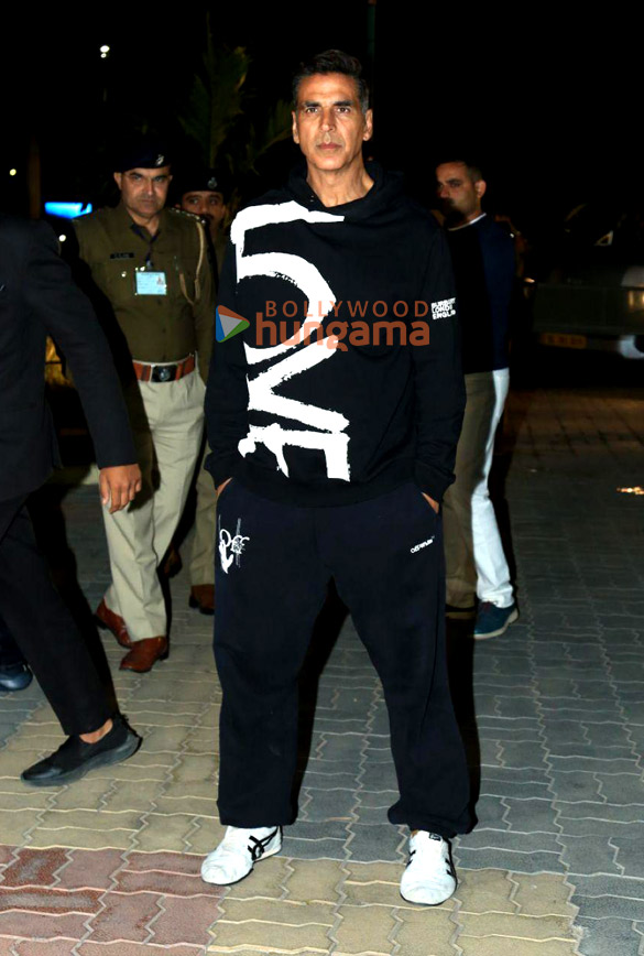 photos katrina kaif vicky kaushal ranbir kapoor alia bhatt and others snapped leaving from jamnagar airport 23