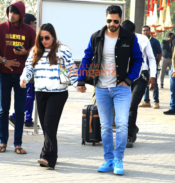 photos katrina kaif vicky kaushal ranbir kapoor alia bhatt and others snapped leaving from jamnagar airport 3 3