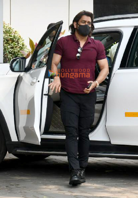 photos kiara advani sidharth malhotra ananya panday and others snapped at kalina airport as they leave for anant ambani radhika merchants wedding 13