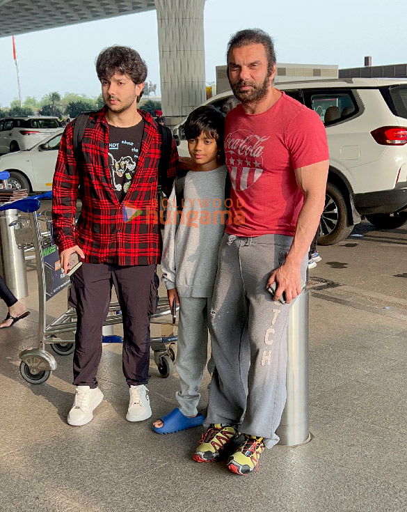 photos kriti sanon and sohail khan snapped at the airport 2