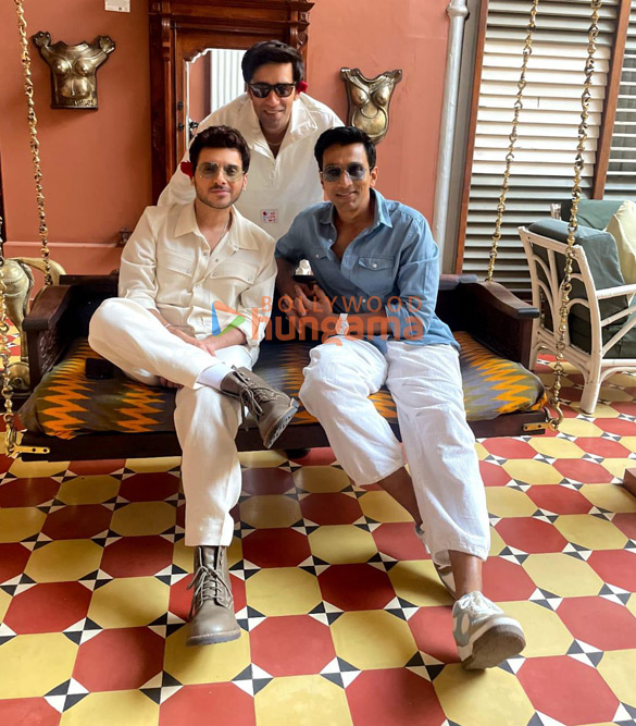 photos kunal kemmu pratik gandhi divyendu sharma avinash tiwari and nora fatehi enjoy gujarati food in ahmedabad during the prom