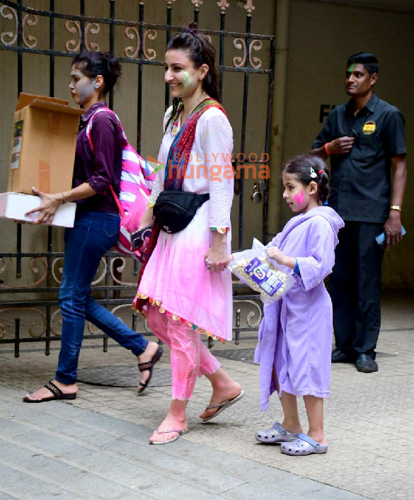 photos kunal kemmu and soha ali khan celebrate holi in bandra 2