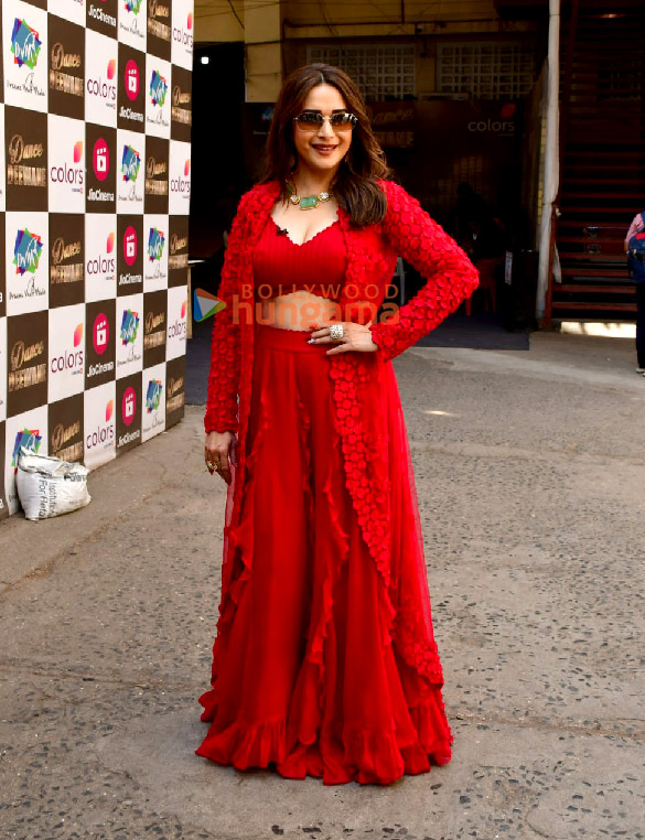 photos madhuri dixit suniel shetty and bharti singh snapped on the sets of dance deewane 4 4 4