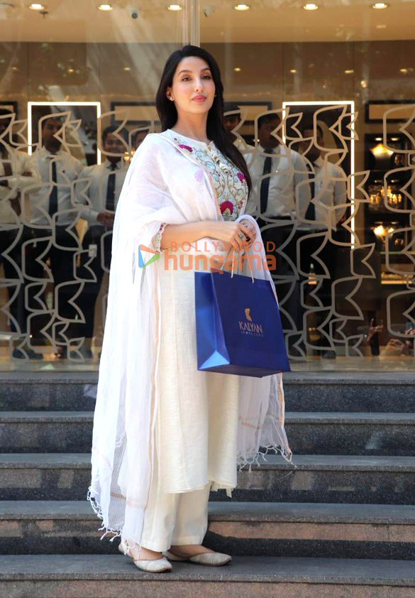 photos nora fatehi snapped outside kalyan jewellers store in mumbai 4
