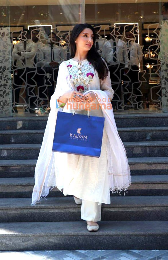 photos nora fatehi snapped outside kalyan jewellers store in mumbai 5