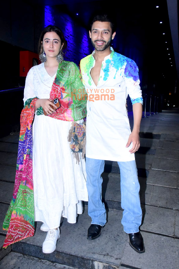 Photos: Nupur Sanon and Stebin Ben snapped at Hakkasan in Bandra Photos: Nupur Sanon and Stebin Ben snapped at Hakkasan in Bandra