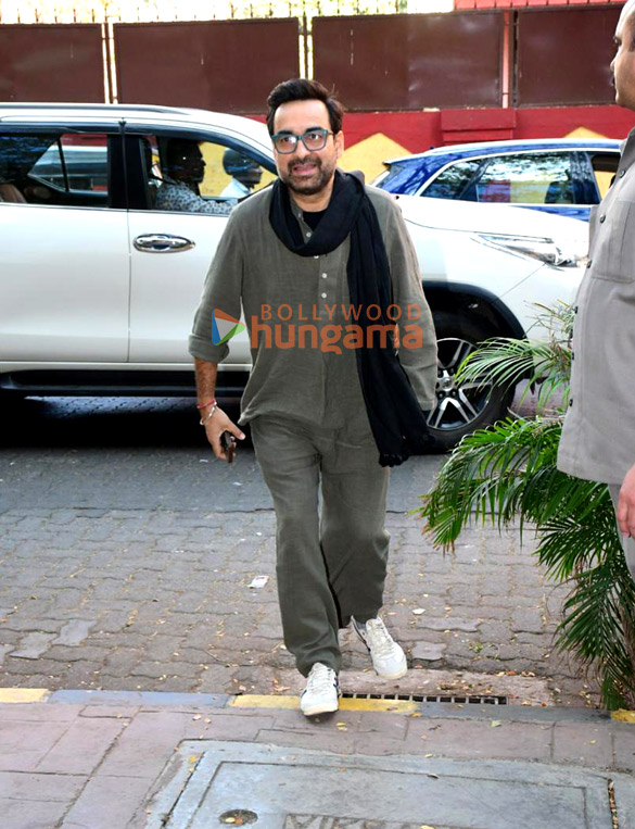 photos pankaj tripathi and ravi jadhav snapped in bandra 4