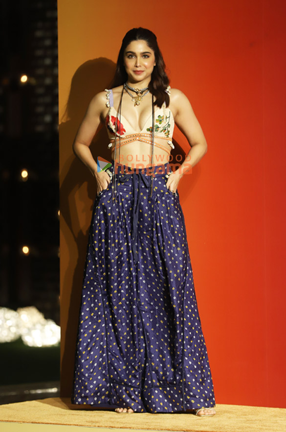 photos priyanka chopra jonas madhuri dixit and others snapped at isha ambanis event 8800 4