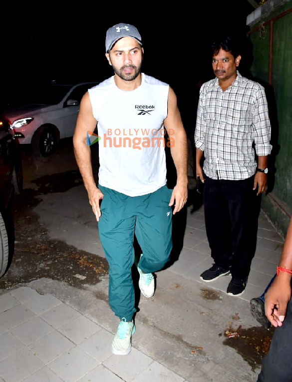 Photos: Varun Dhawan snapped in Juhu | Parties & Events