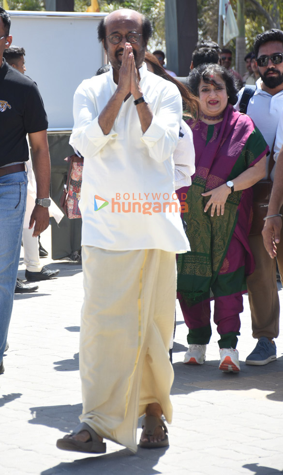 photos ranbir kapoor alia bhatt katrina kaif vicky kaushal and others snapped leaving from jamnagar airport 5