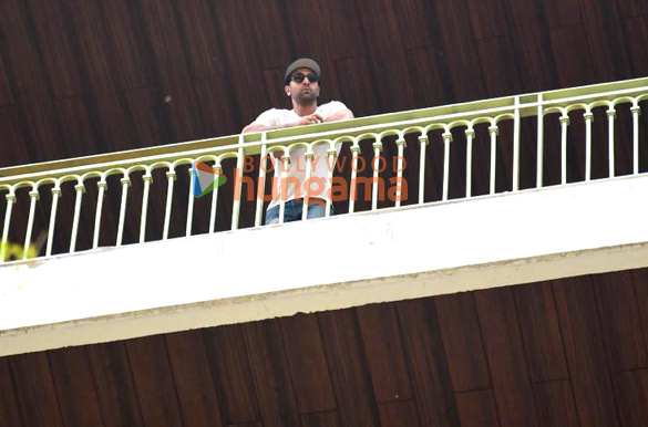 photos ranbir kapoor and alia bhatt snapped at their residence in pali hill 1