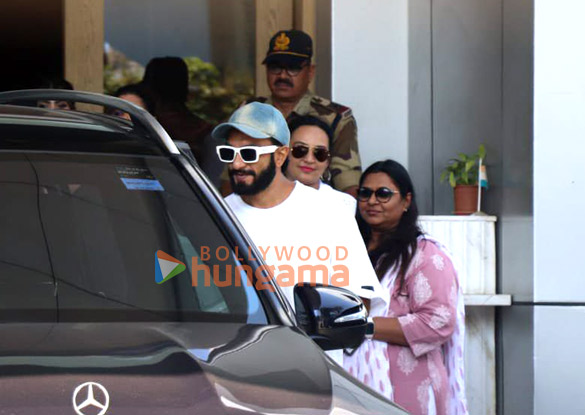 Photos: Ranveer Singh and Deepika Padukone snapped at Kalina airport Photos: Ranveer Singh and Deepika Padukone snapped at Kalina airport