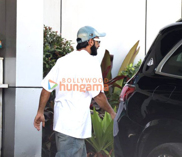 photos ranveer singh and deepika padukone snapped at kalina airport 3