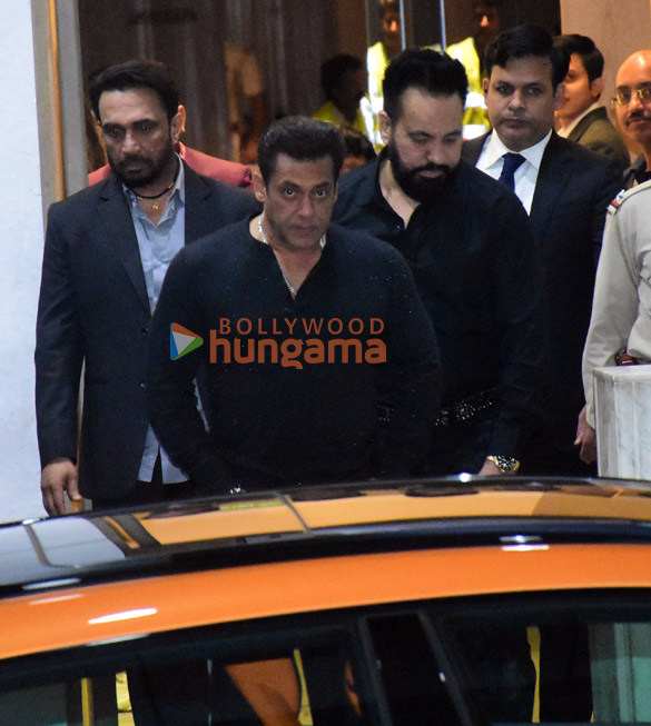 photos salman khan shah rukh khan and ranveer singh snapped at kalina airport 4