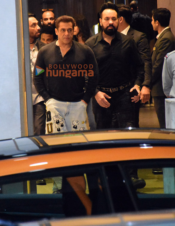photos salman khan shah rukh khan and ranveer singh snapped at kalina airport 8