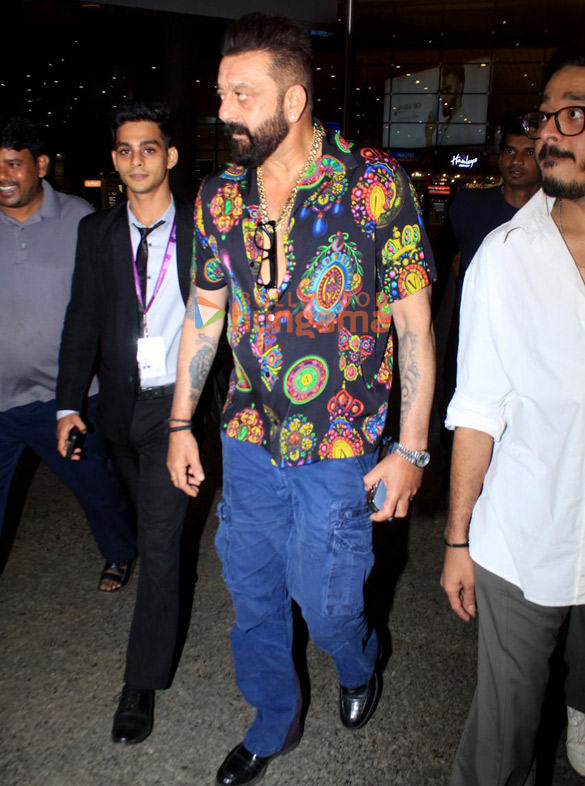 photos sanjay dutt snapped at the airport 2 3
