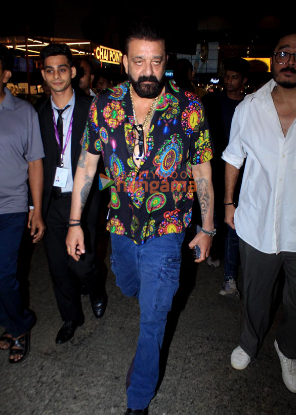 photos sanjay dutt snapped at the airport 4 3