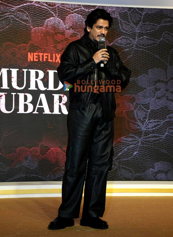 photos sara ali khan sanjay kapoor karisma kapoor and others snapped at murder mubarak trailer launch 10