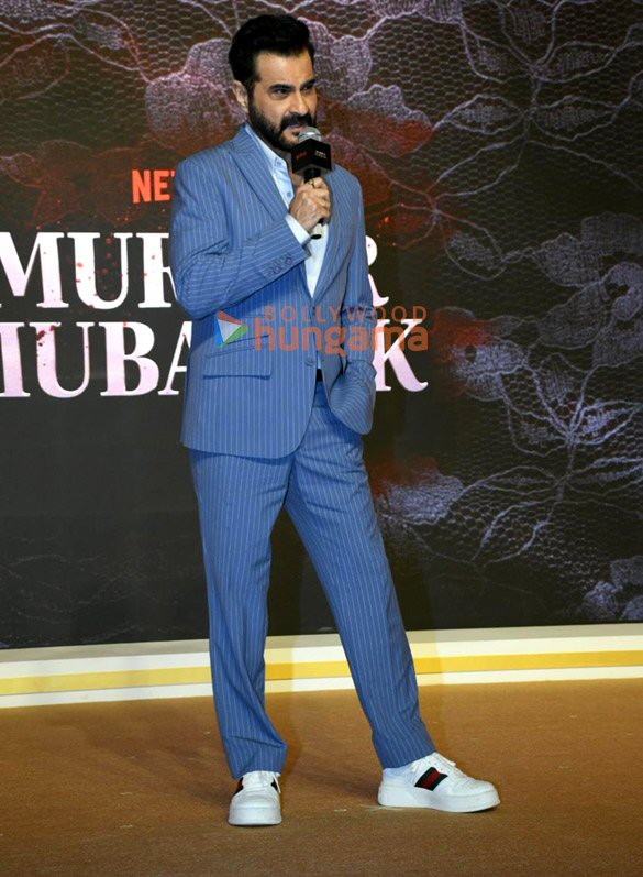 photos sara ali khan sanjay kapoor karisma kapoor and others snapped at murder mubarak trailer launch 6