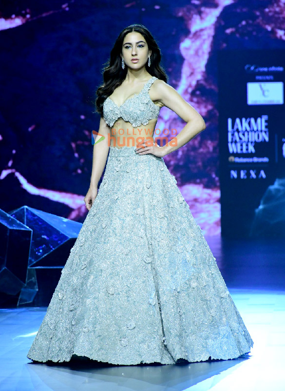 photos sara ali khan shruti haasan and fatima sana shaikh turn showstoppers for lakme fashion week 2024 4
