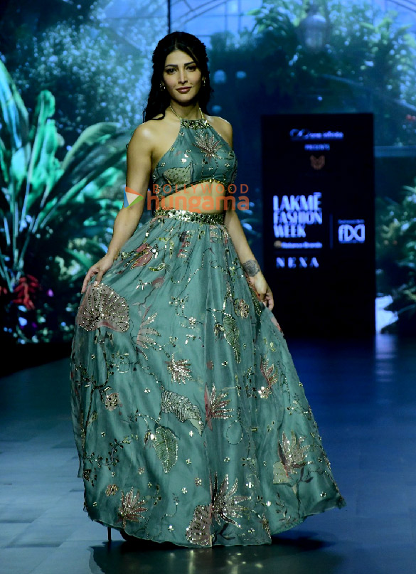 photos sara ali khan shruti haasan and fatima sana shaikh turn showstoppers for lakme fashion week 2024 8
